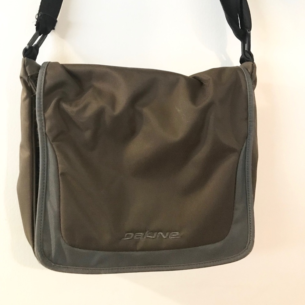 DAKINE slimline pack, magnetic messenger bag.